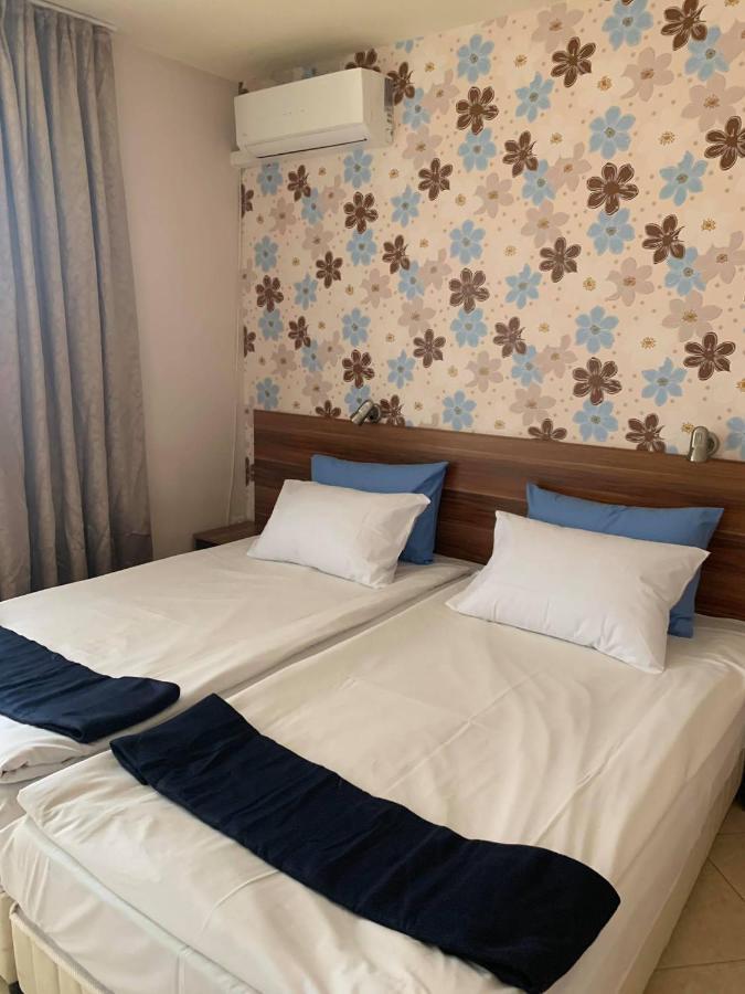 Семеен Хотел Брилянс - Family Hotel Brilliance Varna Exteriör bild