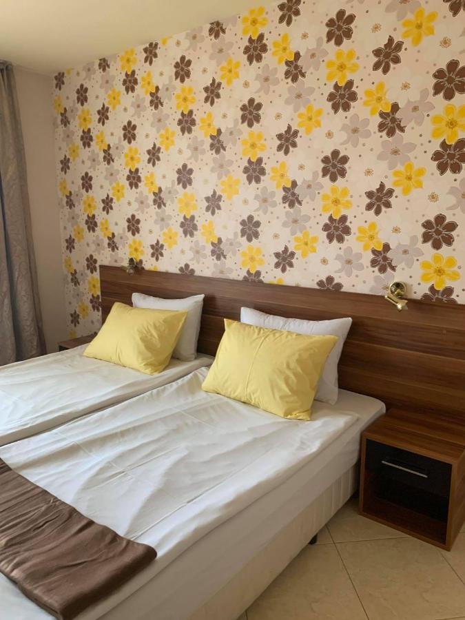 Семеен Хотел Брилянс - Family Hotel Brilliance Varna Exteriör bild