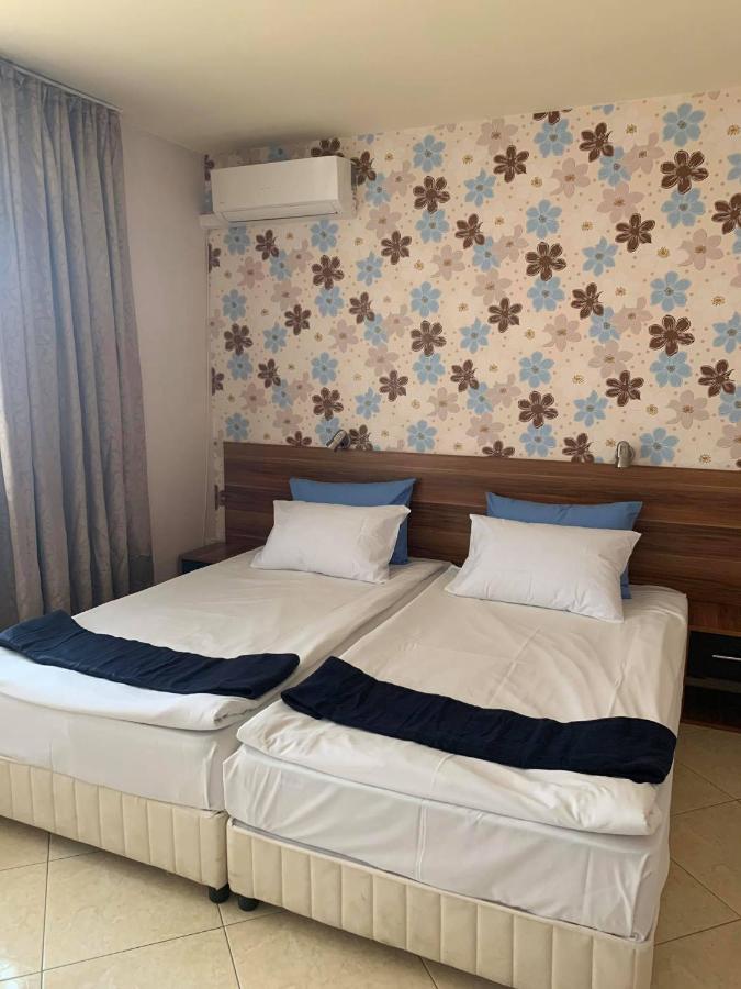 Семеен Хотел Брилянс - Family Hotel Brilliance Varna Exteriör bild
