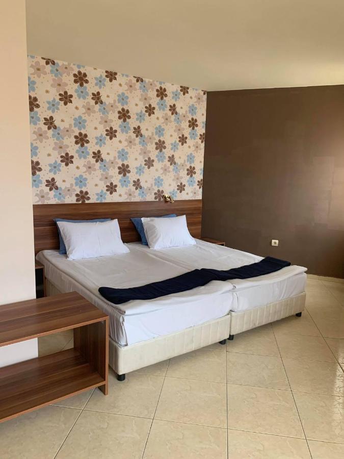 Семеен Хотел Брилянс - Family Hotel Brilliance Varna Exteriör bild
