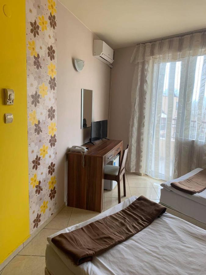Семеен Хотел Брилянс - Family Hotel Brilliance Varna Exteriör bild