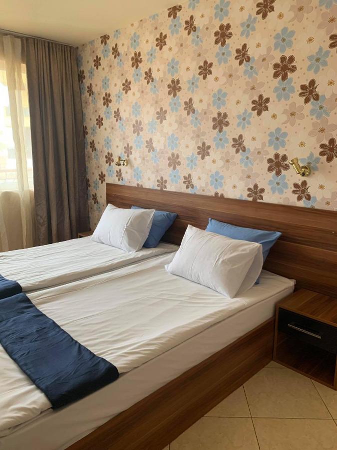 Семеен Хотел Брилянс - Family Hotel Brilliance Varna Exteriör bild
