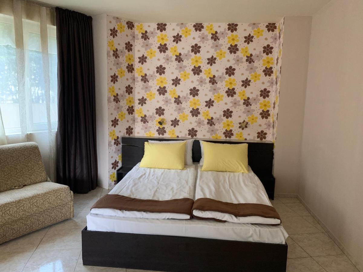 Семеен Хотел Брилянс - Family Hotel Brilliance Varna Exteriör bild