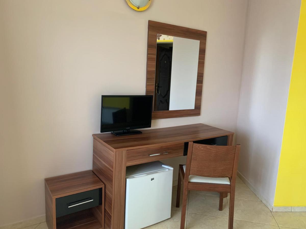 Семеен Хотел Брилянс - Family Hotel Brilliance Varna Exteriör bild